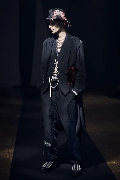 Look 3